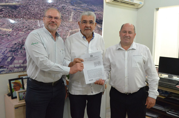 Assinatura do termo de cooperação, no Gabinete do prefeito de Barreiras